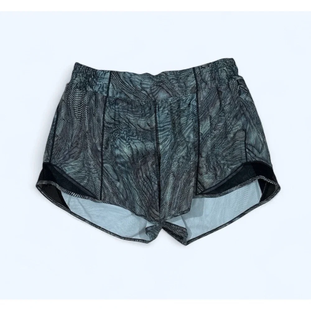 Lululemon Shorts 8 Tall Women's Hotty Hot LR Short 2.5